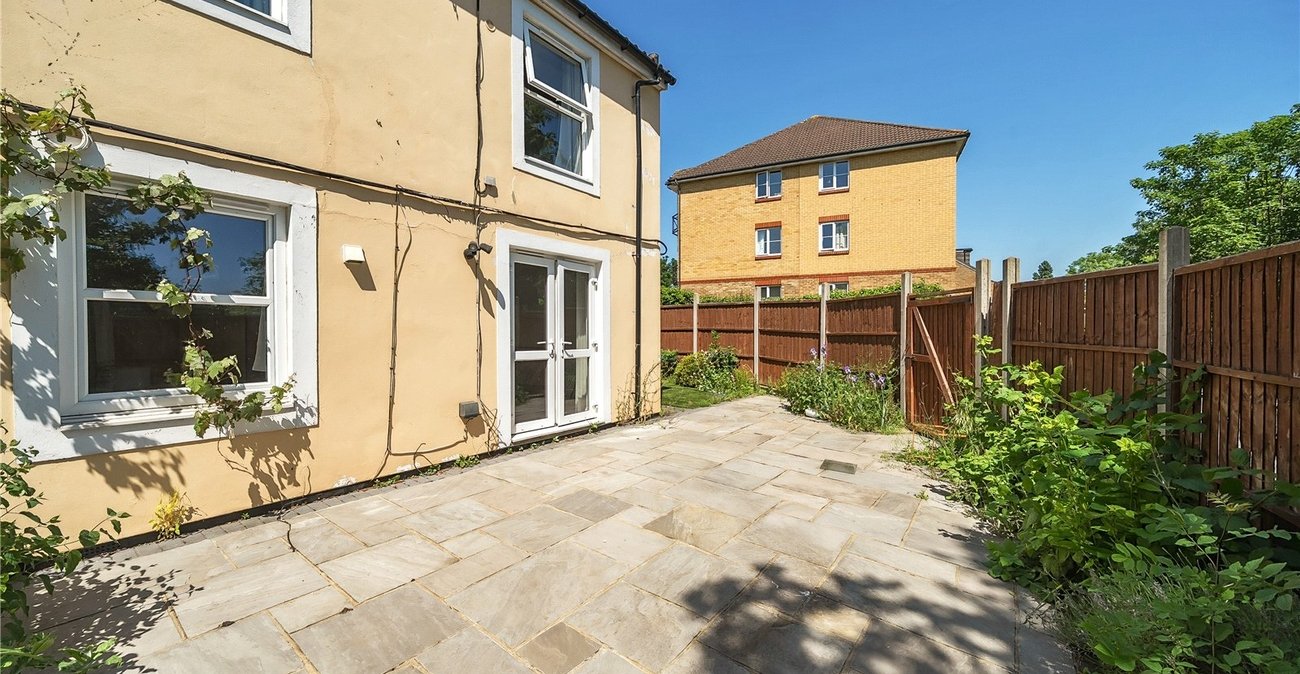 2 bedroom property for sale in London | Robinson Jackson