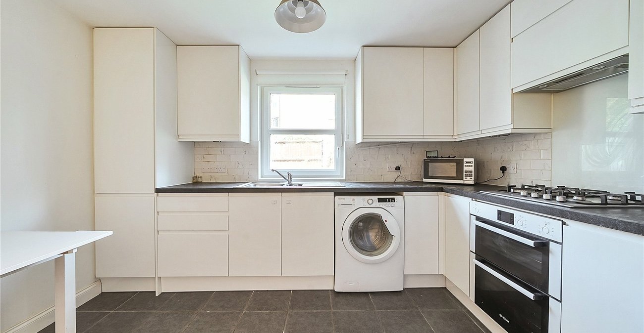 2 bedroom property for sale in London | Robinson Jackson
