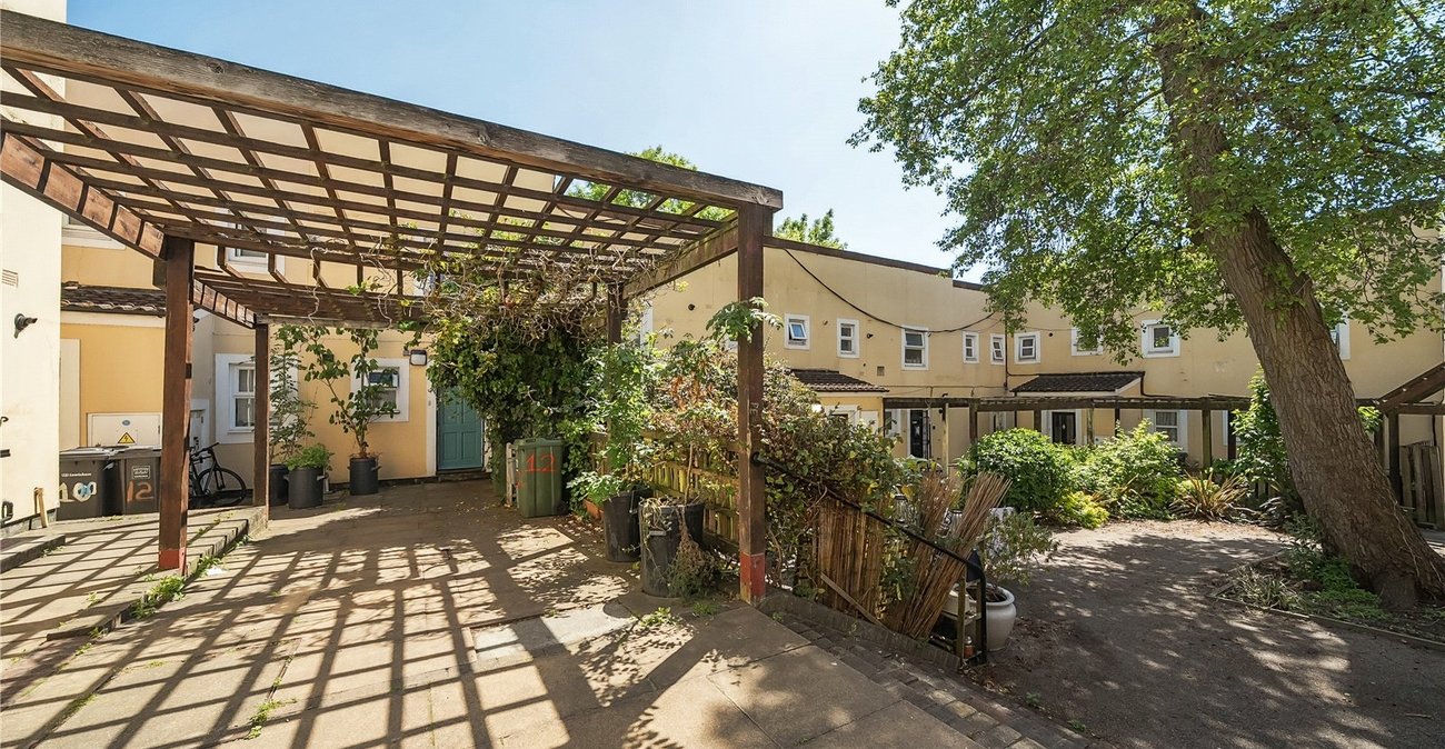 2 bedroom property for sale in  | Robinson Jackson