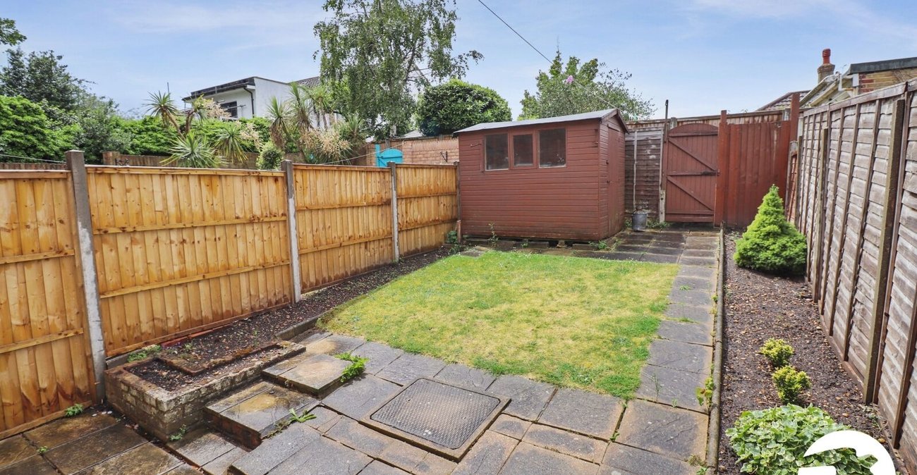 2 bedroom house for sale in London | Robinson Jackson