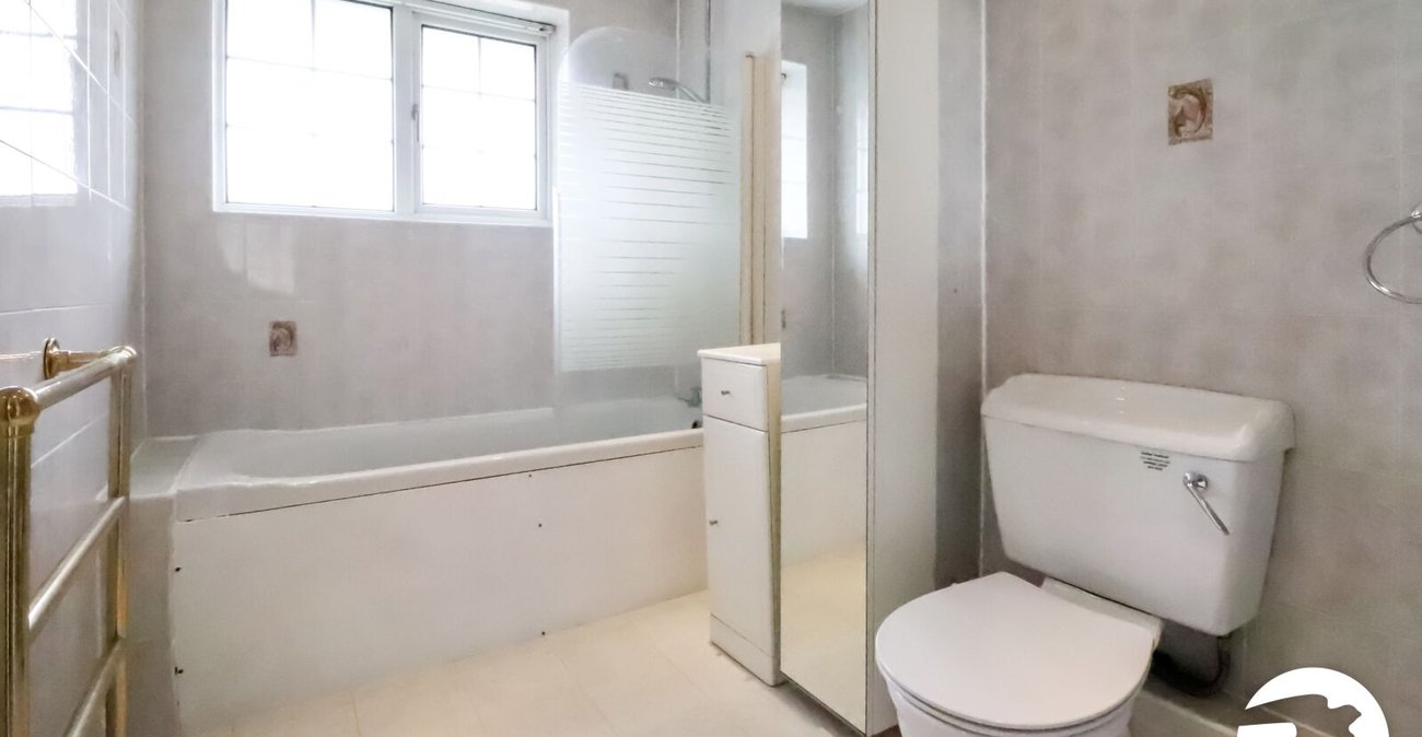 2 bedroom house for sale in London | Robinson Jackson