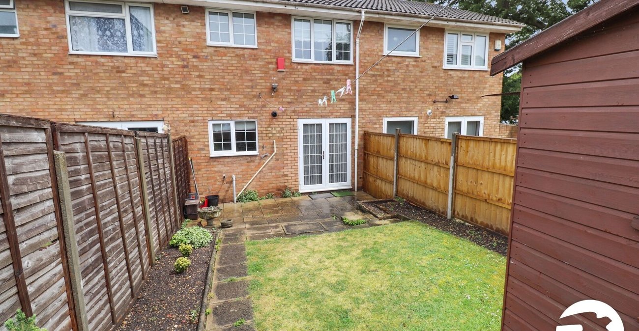 2 bedroom house for sale in London | Robinson Jackson