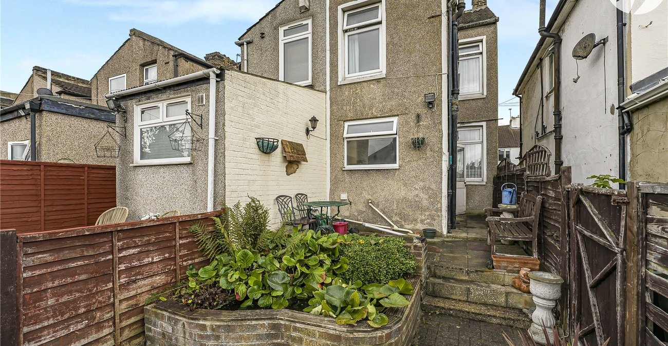 2 bedroom house for sale in Dartford | Robinson Jackson