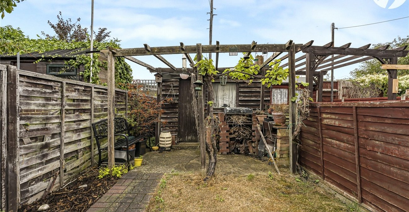 2 bedroom house for sale in Dartford | Robinson Jackson