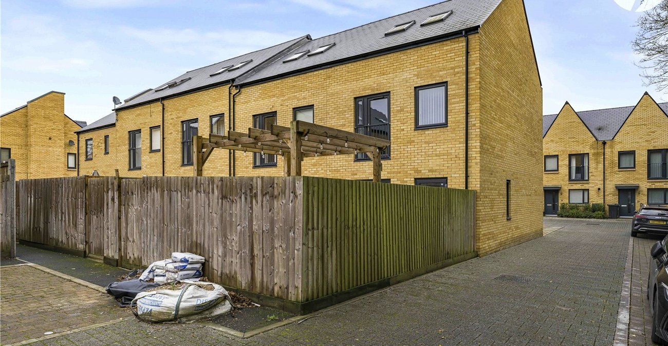 3 bedroom property for sale in Swanscombe | Robinson Jackson