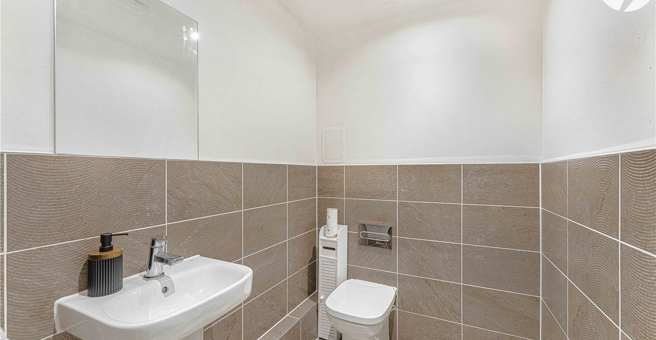 3 bedroom property for sale in Swanscombe | Robinson Jackson