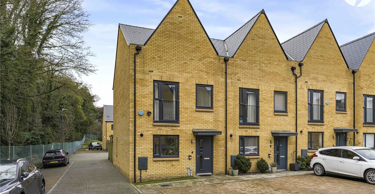 3 bedroom property for sale in Swanscombe | Robinson Jackson