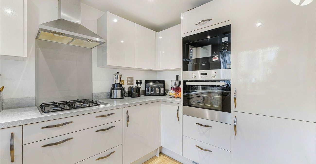 3 bedroom property for sale in Swanscombe | Robinson Jackson