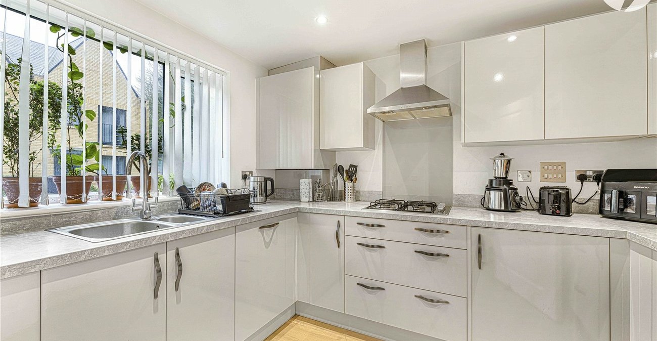 3 bedroom property for sale in Swanscombe | Robinson Jackson