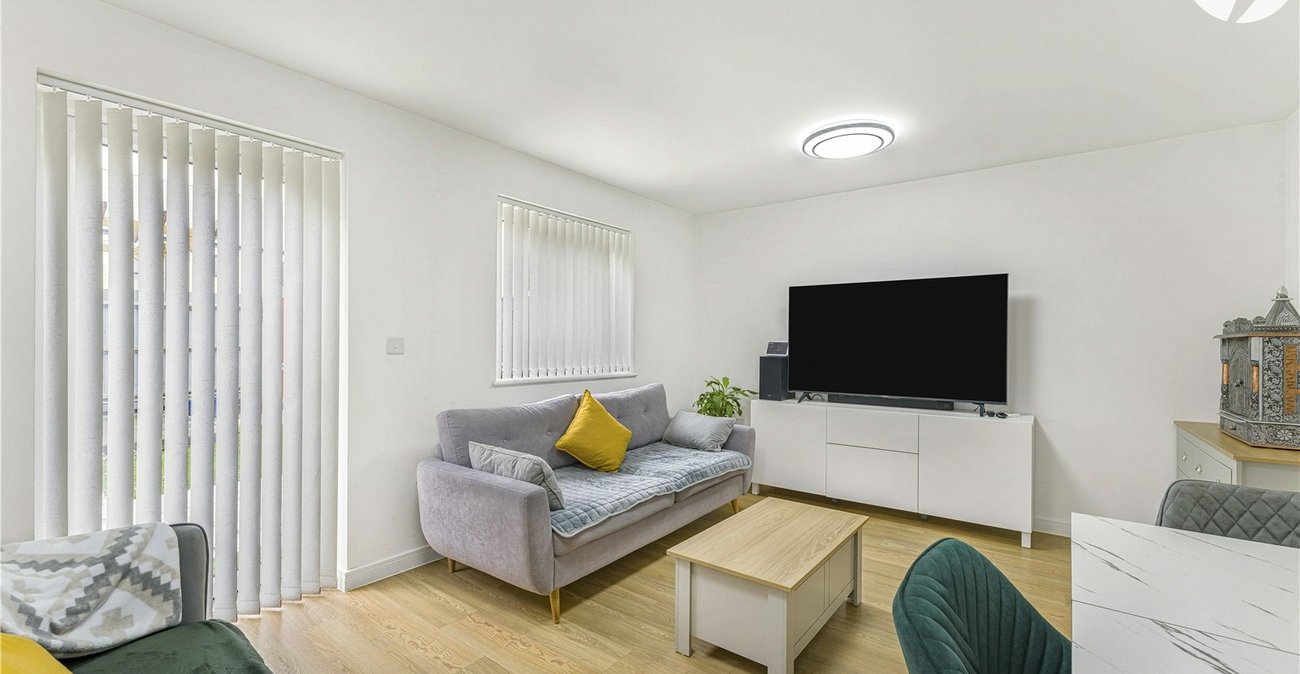 3 bedroom property for sale in Swanscombe | Robinson Jackson