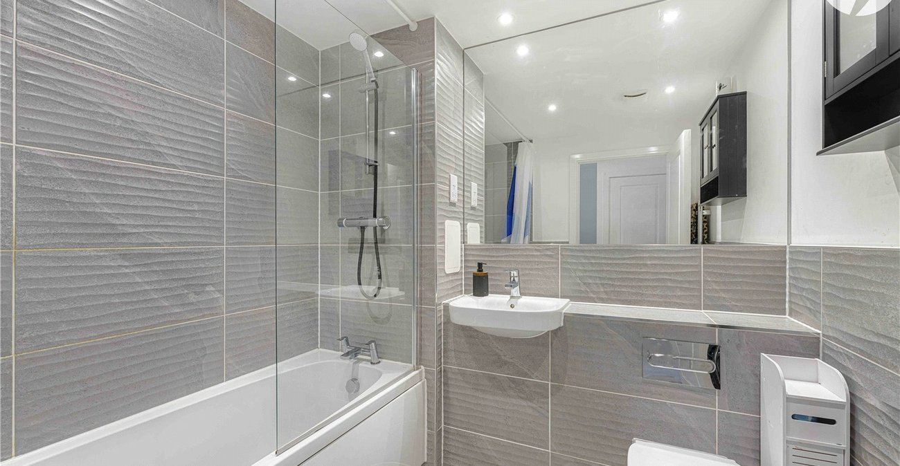 3 bedroom property for sale in Swanscombe | Robinson Jackson