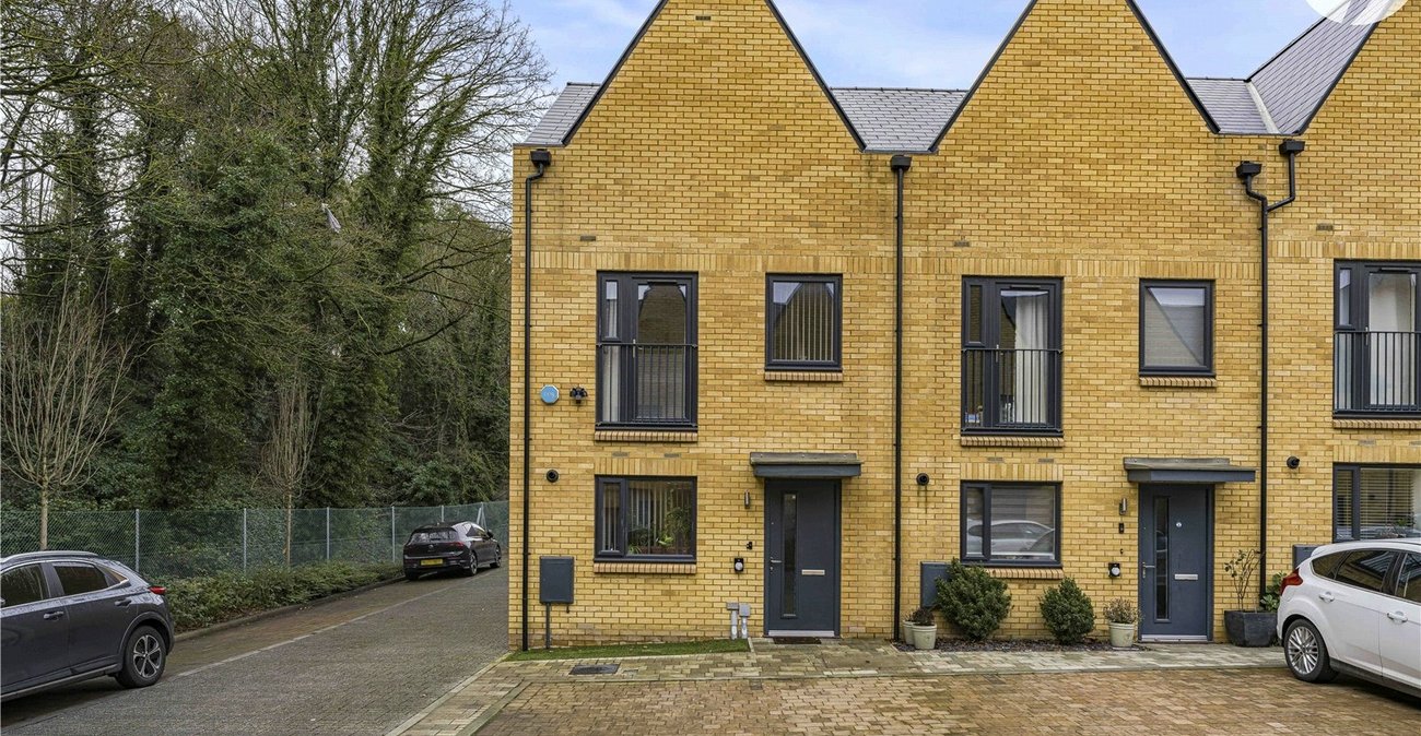 3 bedroom property for sale in Swanscombe | Robinson Jackson