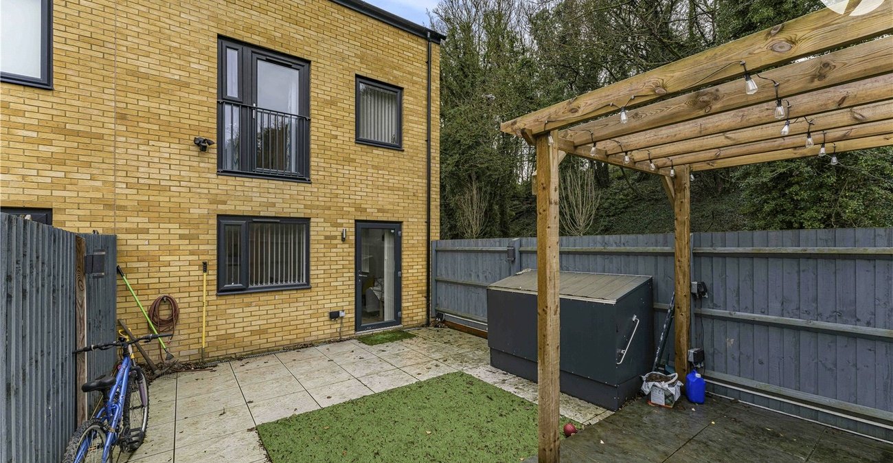 3 bedroom property for sale in Swanscombe | Robinson Jackson