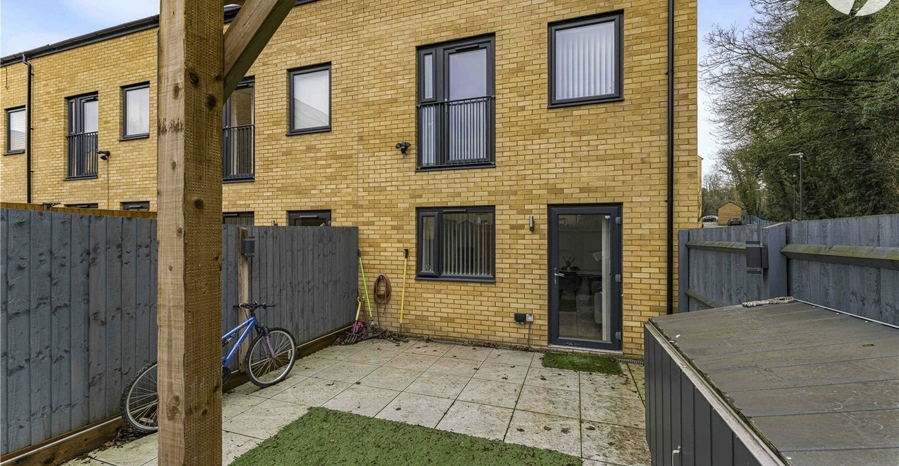 3 bedroom property for sale in Swanscombe | Robinson Jackson