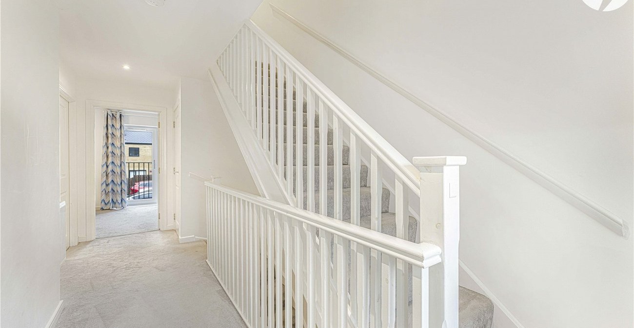 3 bedroom property for sale in Swanscombe | Robinson Jackson