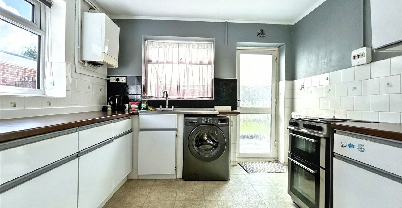 2 bedroom bungalow for sale in Rainham | Robinson Michael & Jackson