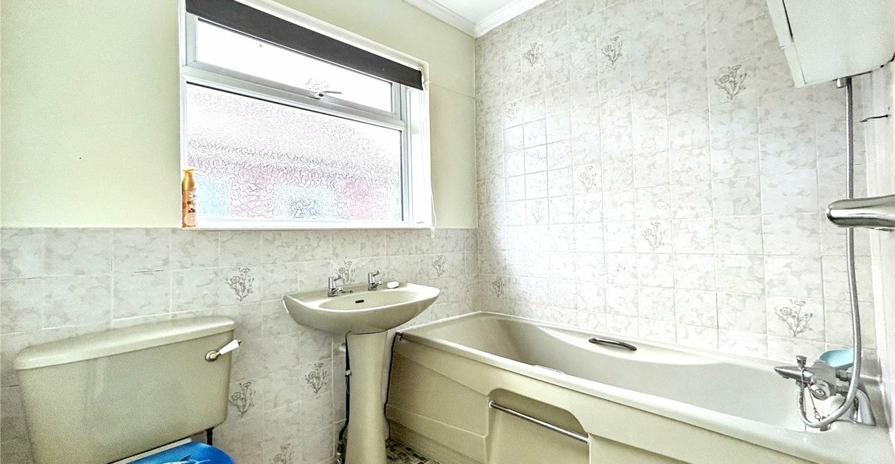 2 bedroom bungalow for sale in Rainham | Robinson Michael & Jackson