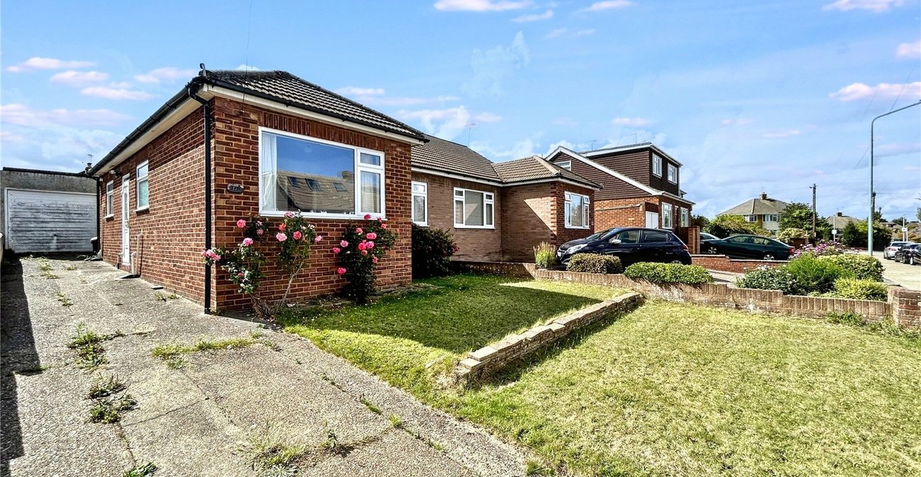 2 bedroom bungalow for sale in Rainham | Robinson Michael & Jackson