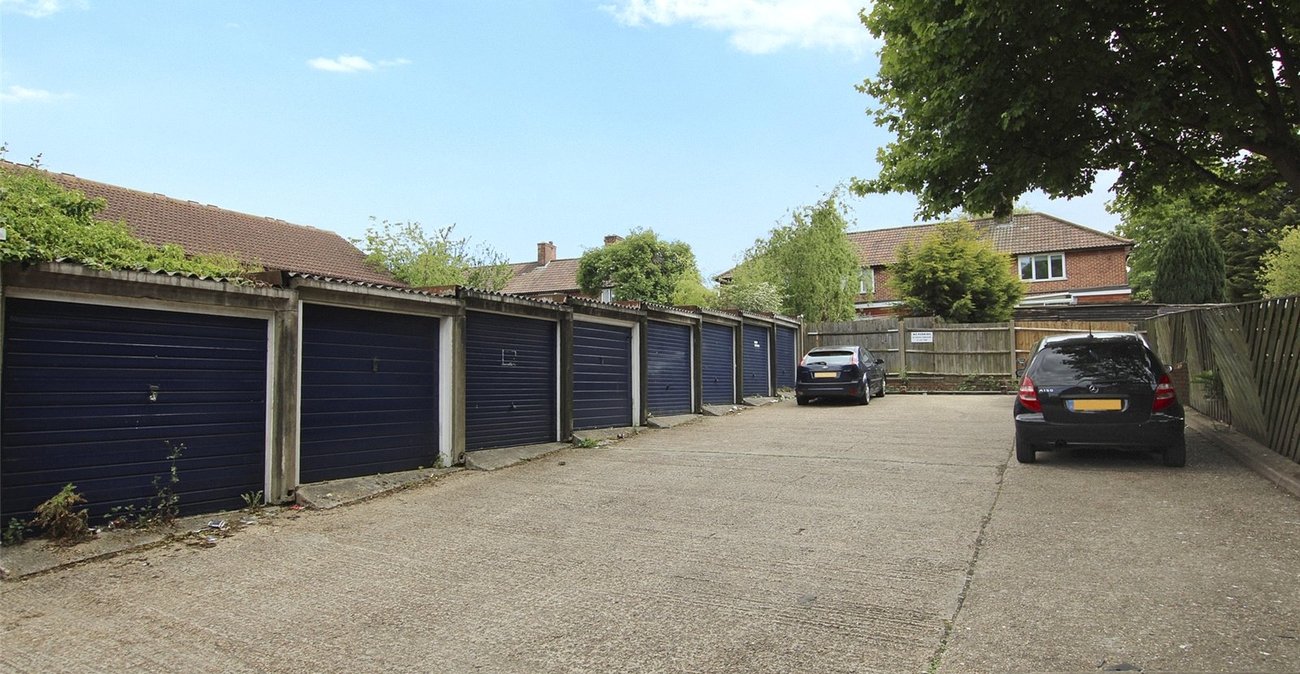 2 bedroom property for sale in Mottingham | Robinson Jackson