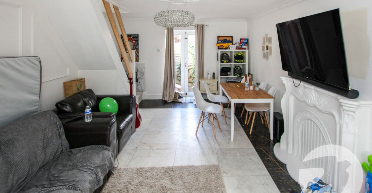 2 bedroom house for sale in Mottingham | Robinson Jackson