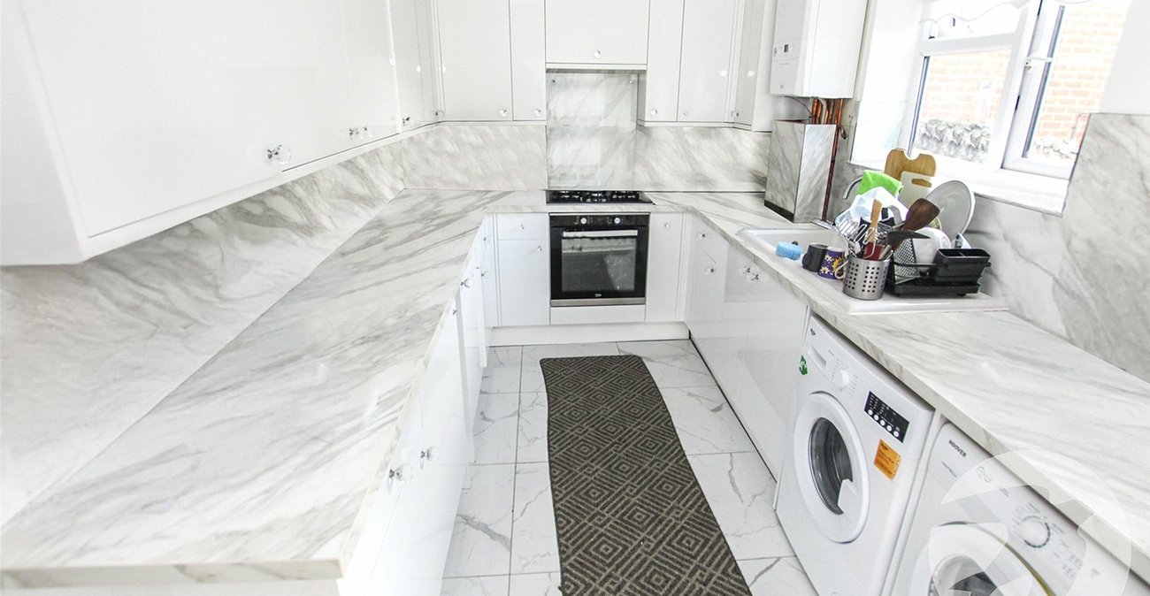 2 bedroom house for sale in Mottingham | Robinson Jackson