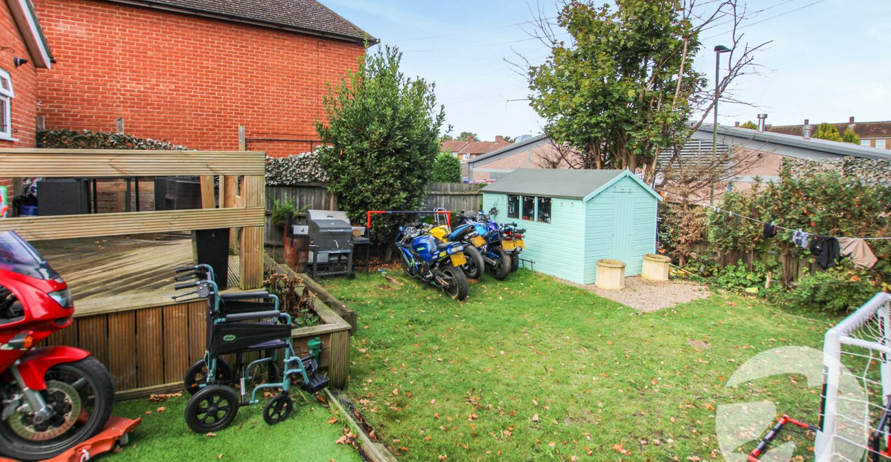 2 bedroom house for sale in Mottingham | Robinson Jackson