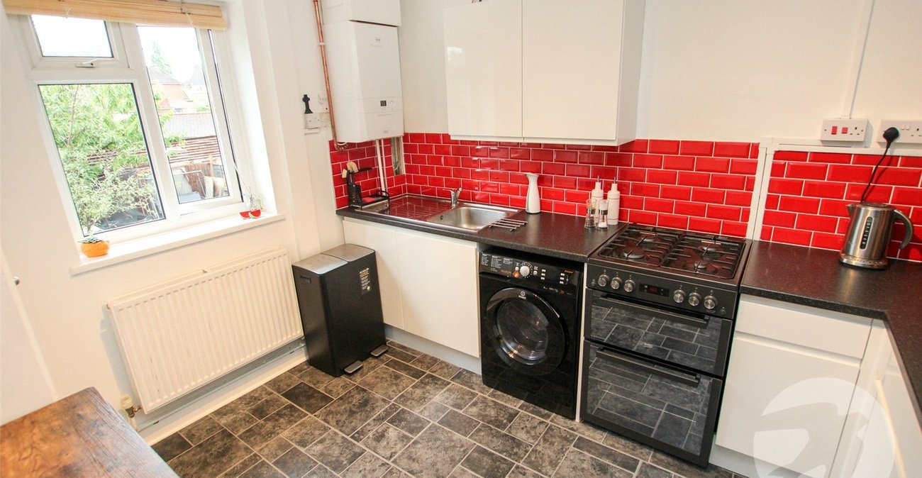 2 bedroom property for sale in London | Robinson Jackson