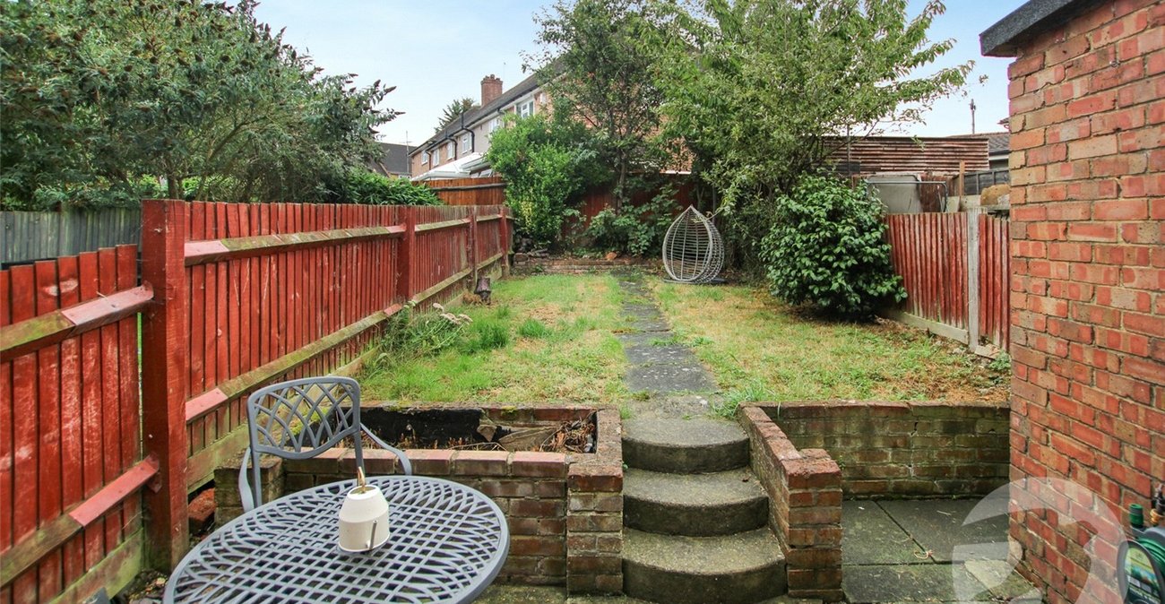 2 bedroom property for sale in London | Robinson Jackson