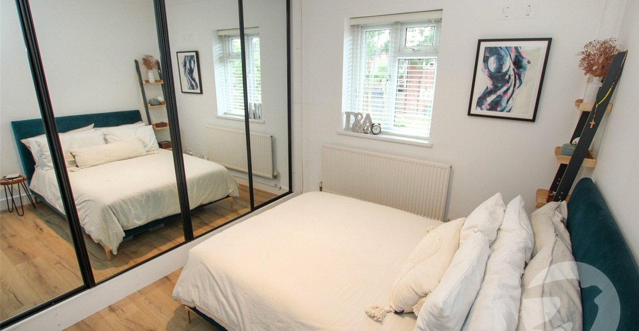 2 bedroom property for sale in London | Robinson Jackson