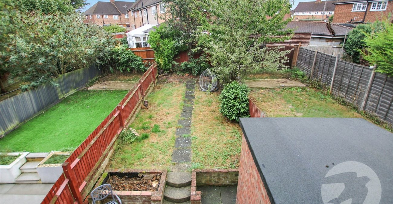 2 bedroom property for sale in London | Robinson Jackson