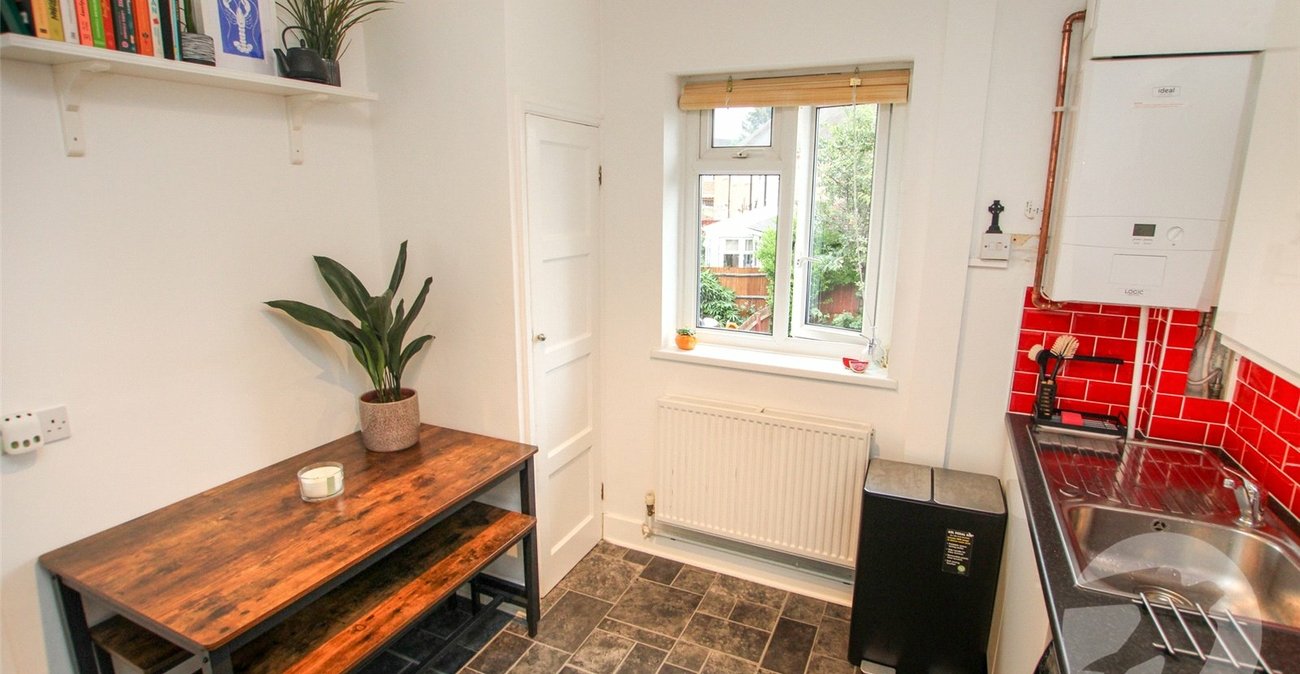 2 bedroom property for sale in London | Robinson Jackson