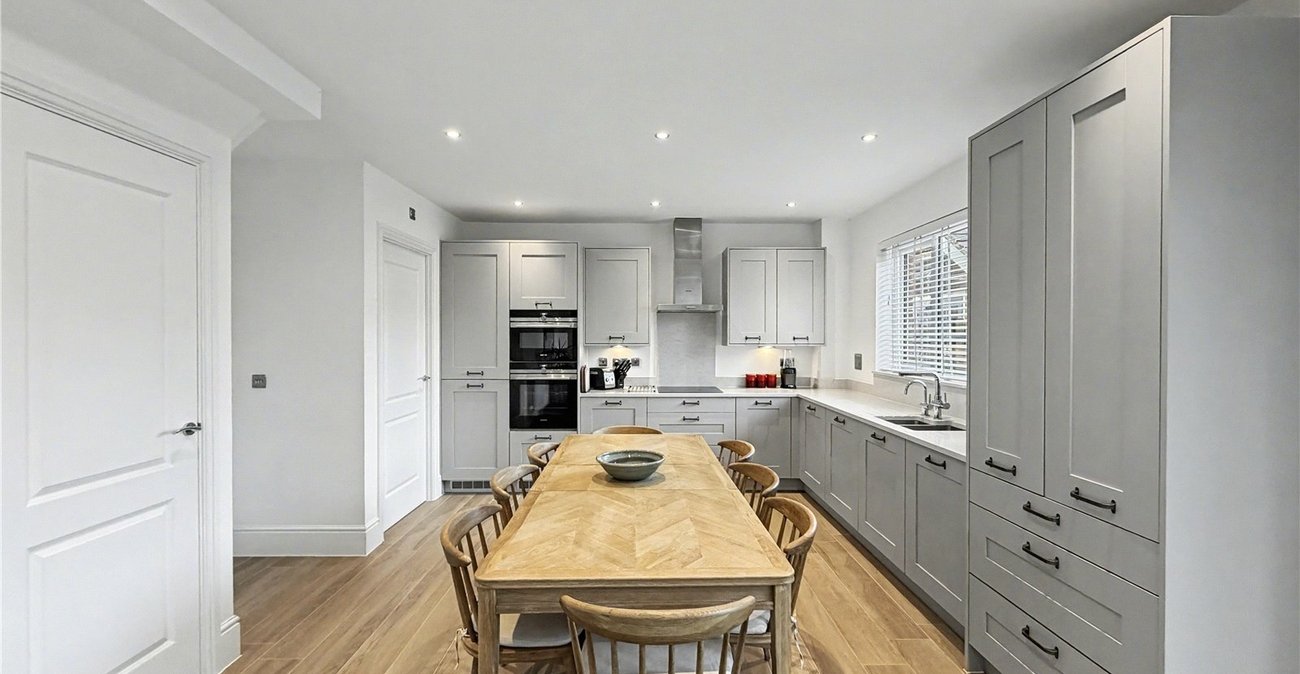 4 bedroom house for sale in Rainham | Robinson Michael & Jackson