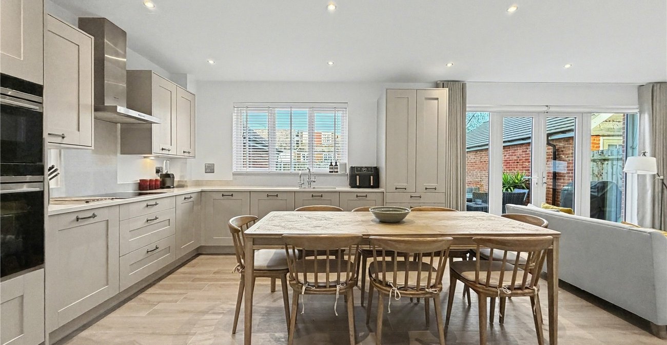 4 bedroom house for sale in Rainham | Robinson Michael & Jackson