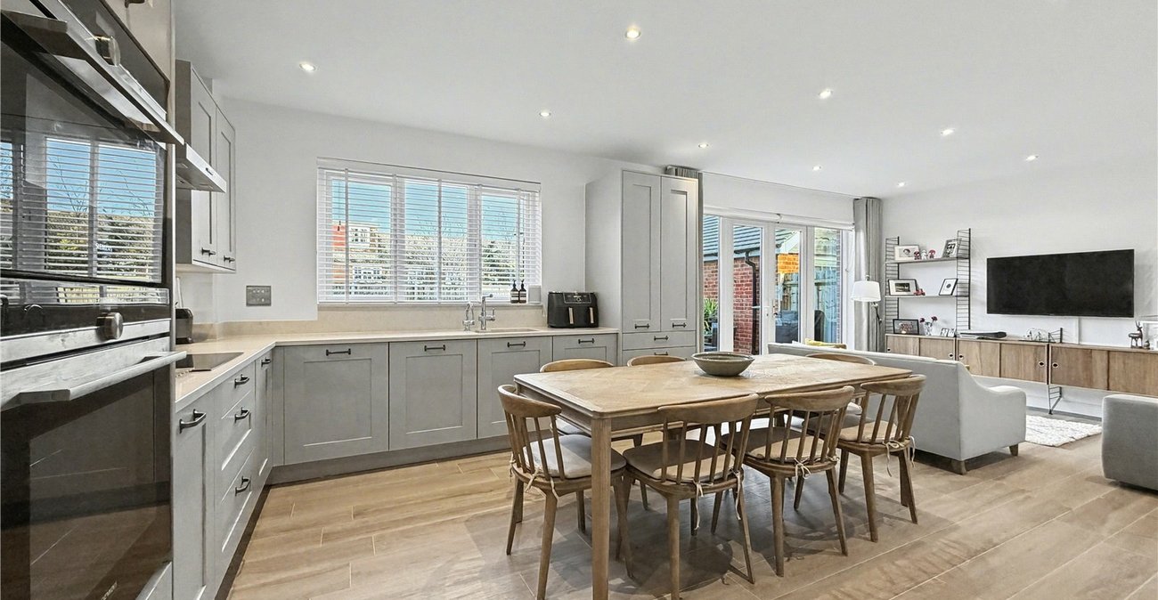 4 bedroom house for sale in Rainham | Robinson Michael & Jackson