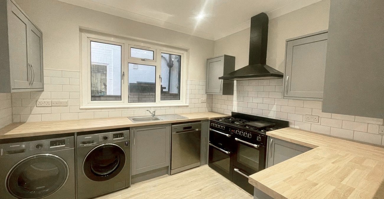 5 bedroom house for sale in London | Robinson Jackson