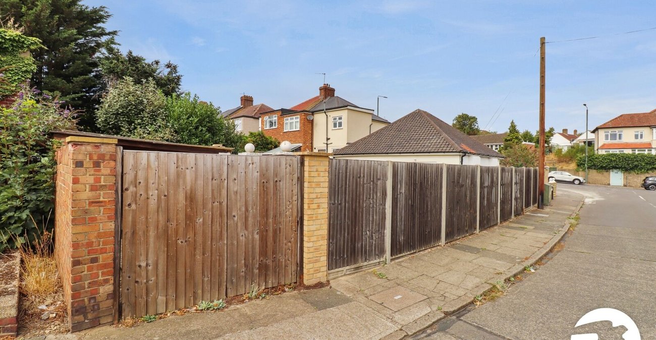 3 bedroom bungalow for sale in Belvedere | Robinson Jackson