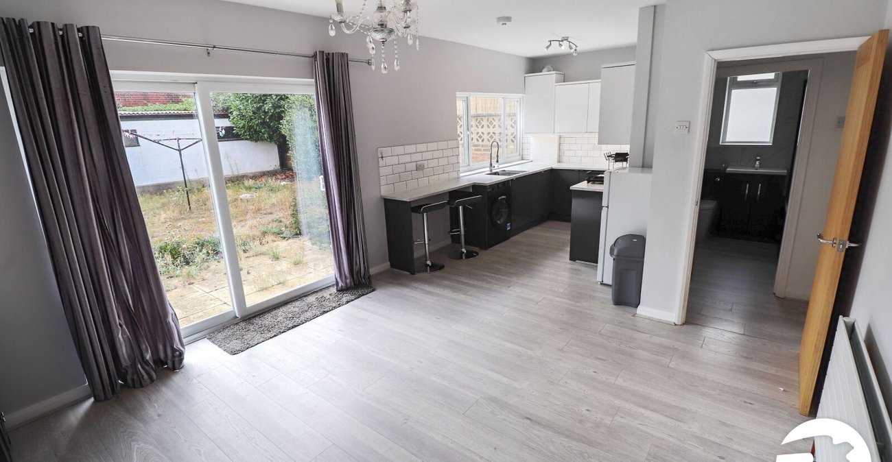 3 bedroom bungalow for sale in Belvedere | Robinson Jackson