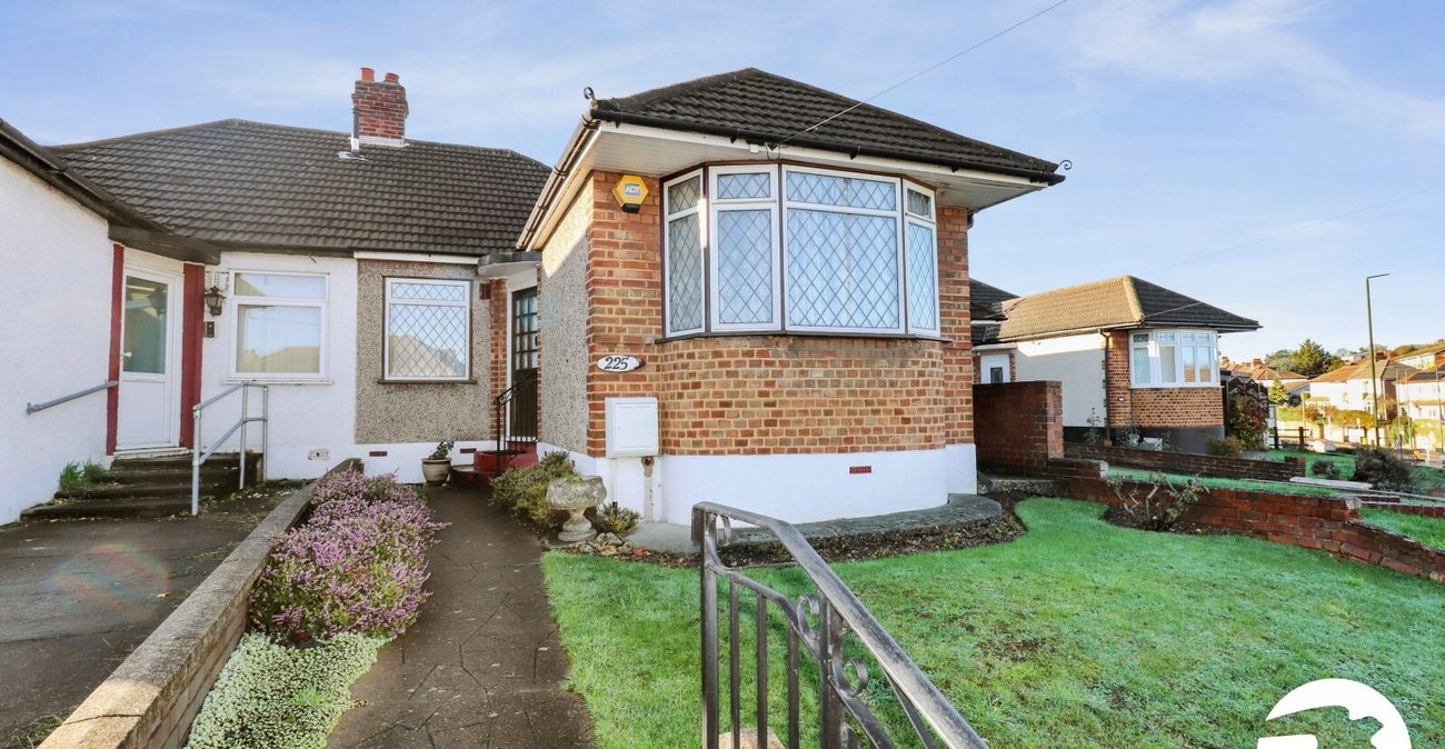 2 bedroom bungalow for sale in Bexleyheath | Robinson Jackson