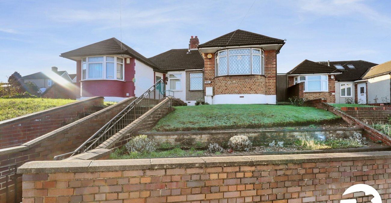 2 bedroom bungalow for sale in Bexleyheath | Robinson Jackson