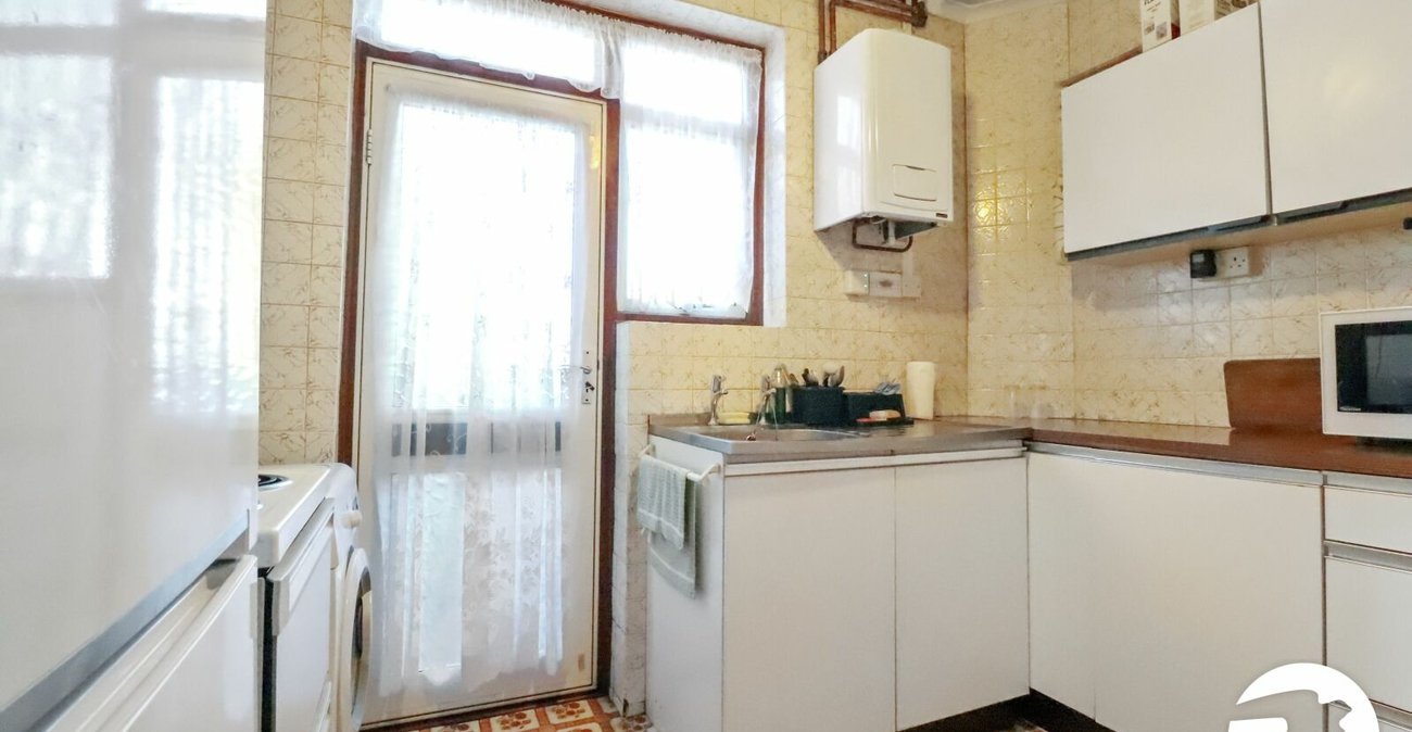 2 bedroom bungalow for sale in Bexleyheath | Robinson Jackson