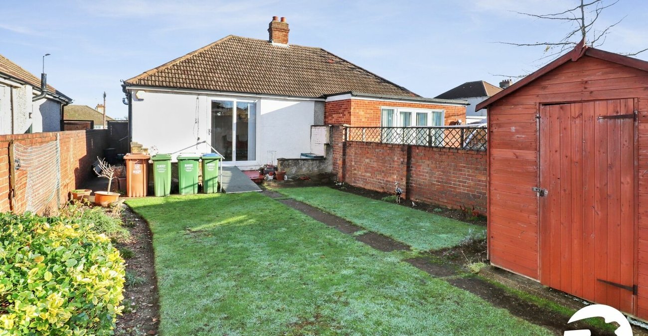 2 bedroom bungalow for sale in Bexleyheath | Robinson Jackson