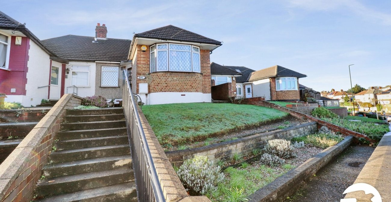 2 bedroom bungalow for sale in Bexleyheath | Robinson Jackson