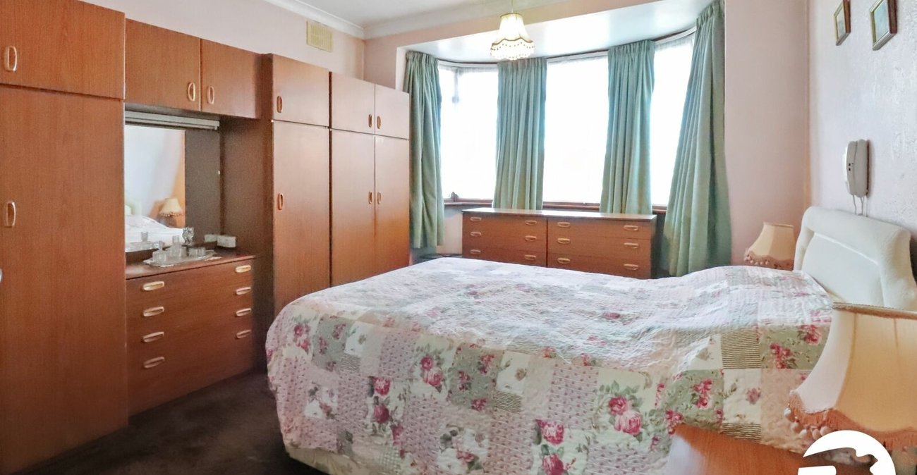 2 bedroom bungalow for sale in Bexleyheath | Robinson Jackson