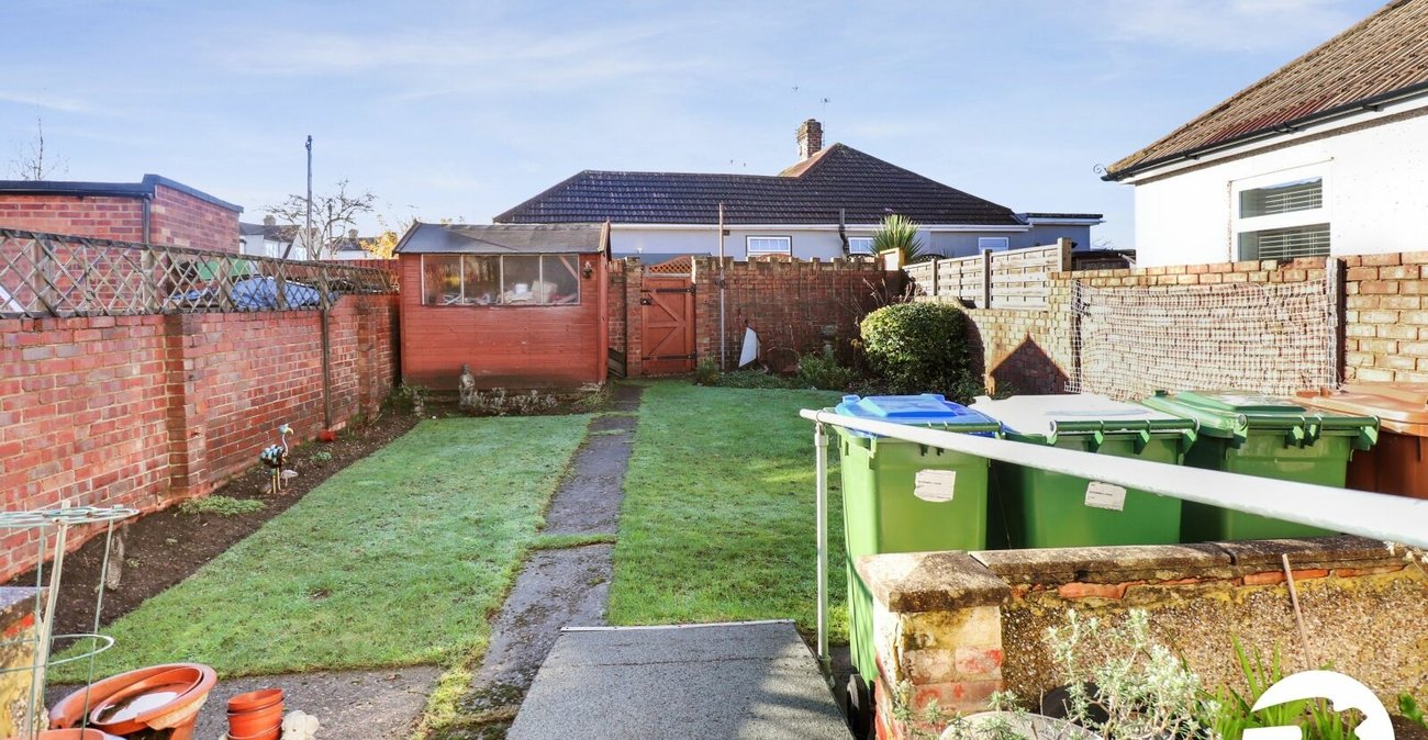 2 bedroom bungalow for sale in Bexleyheath | Robinson Jackson