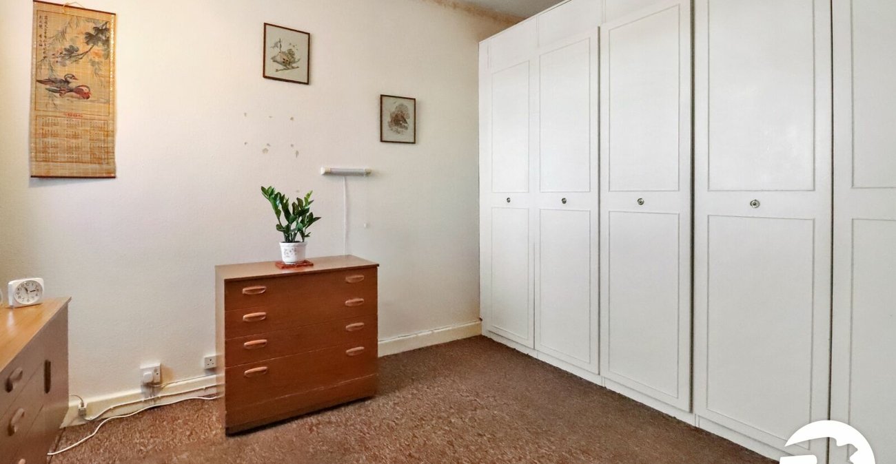 2 bedroom bungalow for sale in Bexleyheath | Robinson Jackson