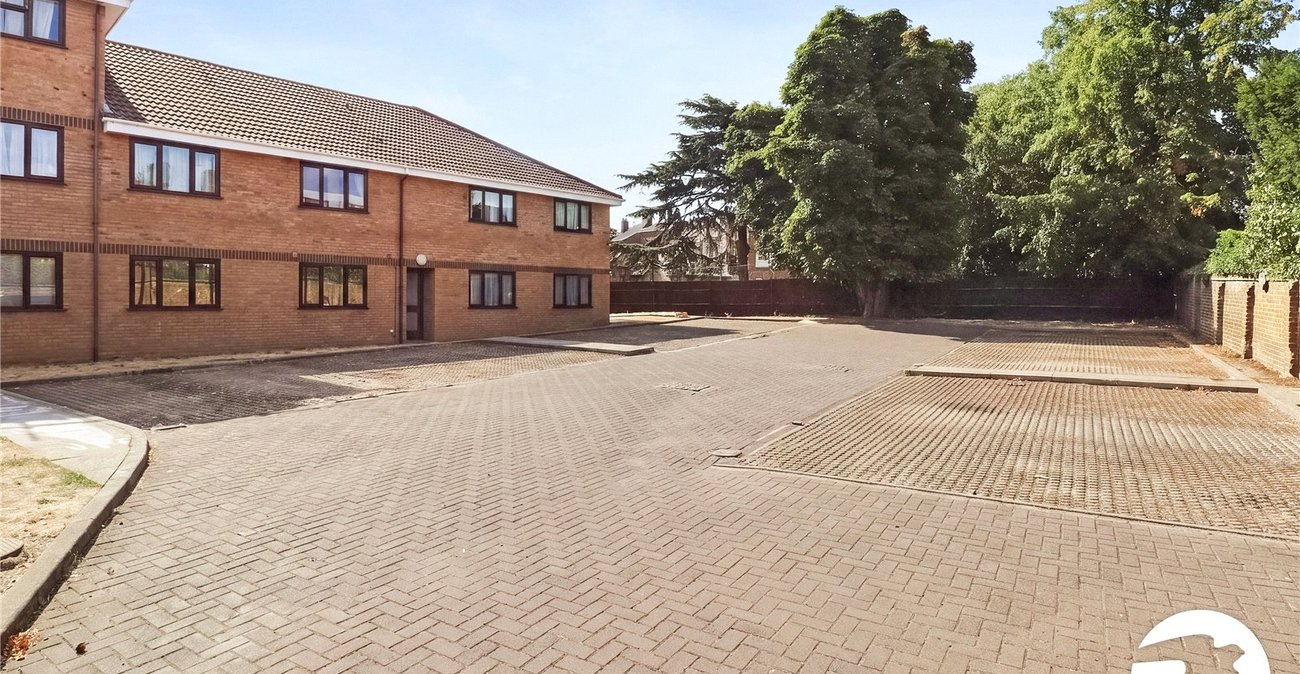 2 bedroom property for sale in Belvedere | Robinson Jackson