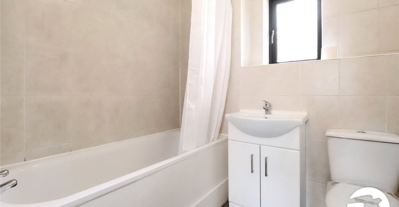 2 bedroom property for sale in Belvedere | Robinson Jackson