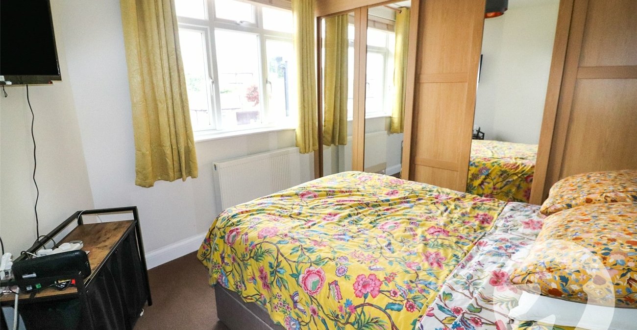 3 bedroom bungalow for sale in Barnehurst | Robinson Jackson