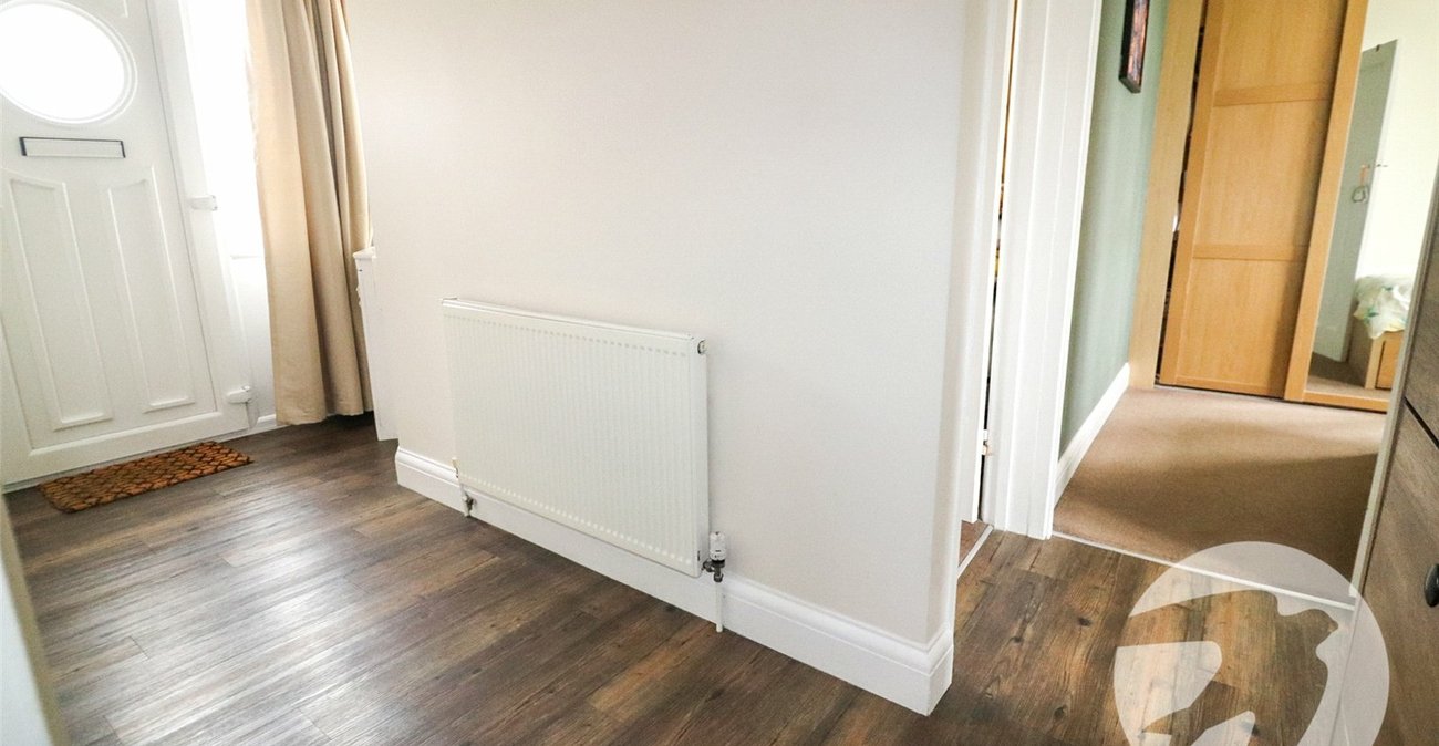 3 bedroom bungalow for sale in Barnehurst | Robinson Jackson