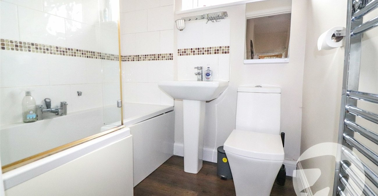 3 bedroom bungalow for sale in Barnehurst | Robinson Jackson